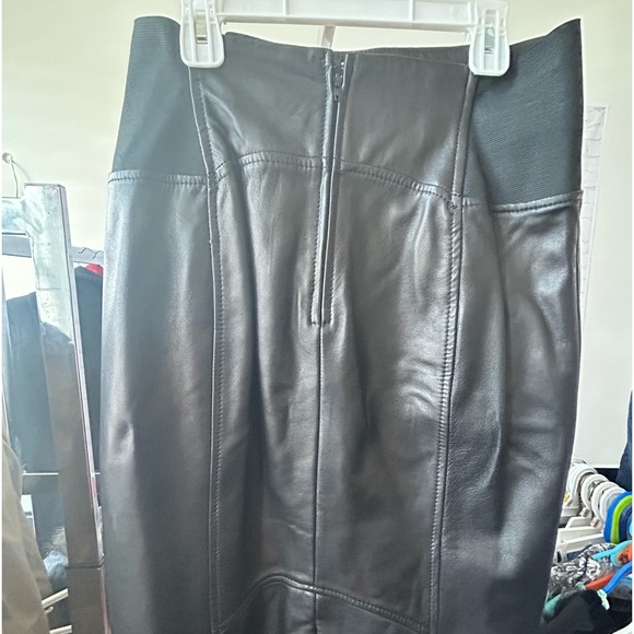 Black authentic size 10 DANIER leather skirt - Picture 4 of 4